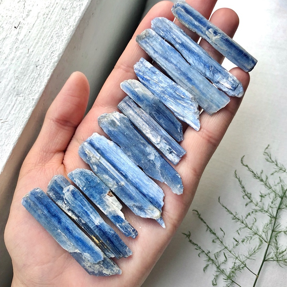 1pc • Raw Kyanite Thin Blade - Picture 3 of 4